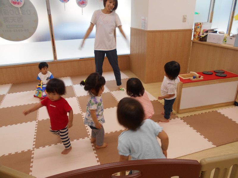 ♪ぽっ ぽっ ぽっ ぽっ　はとぽっぽ♬