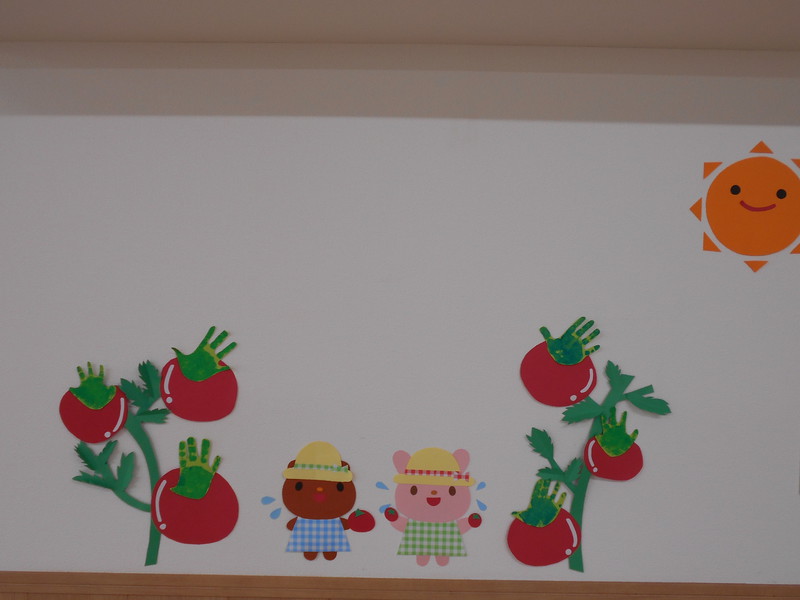 真っ赤なトマト（ひよこ壁面）