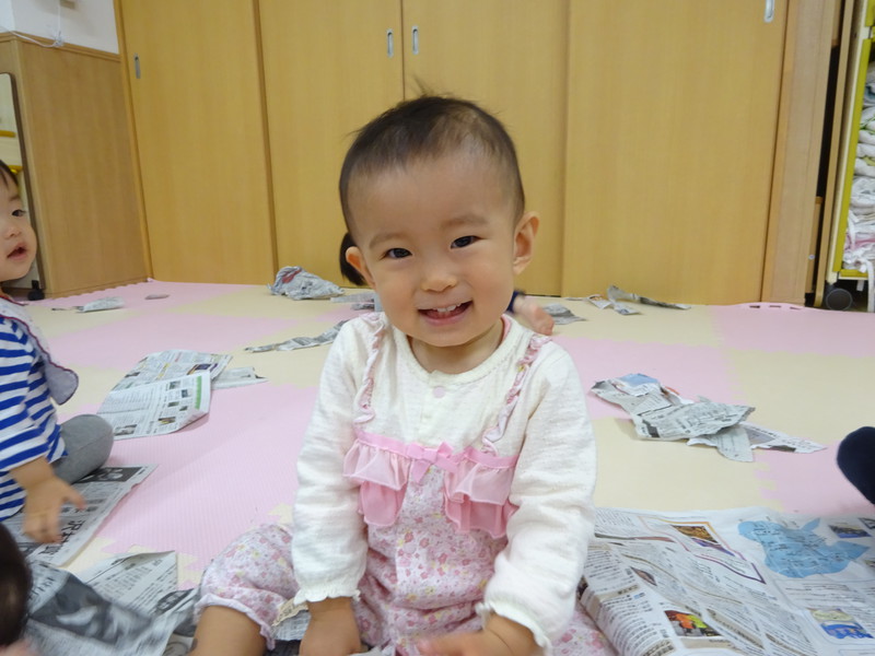 新聞紙びりびり〜❣