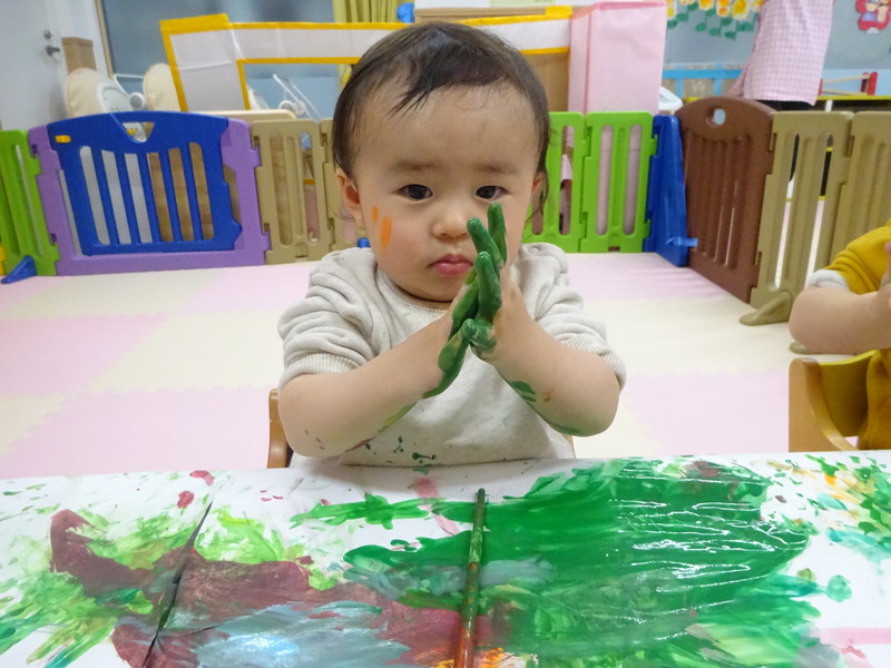 絵の具ぺたぺた楽しいね💗