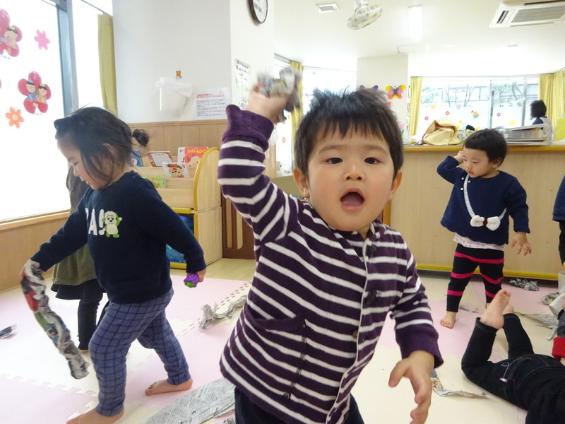 新聞紙ボールぽーい❣