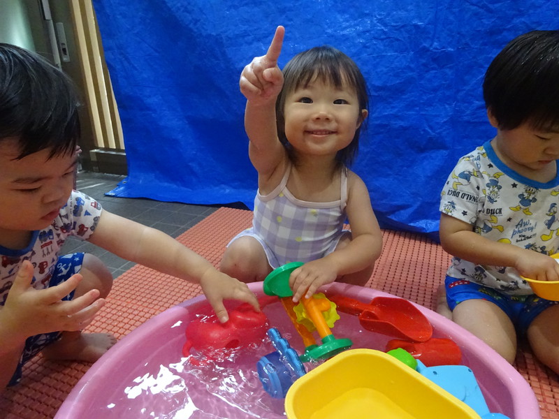 みずあそびきもちいいねぇ💛