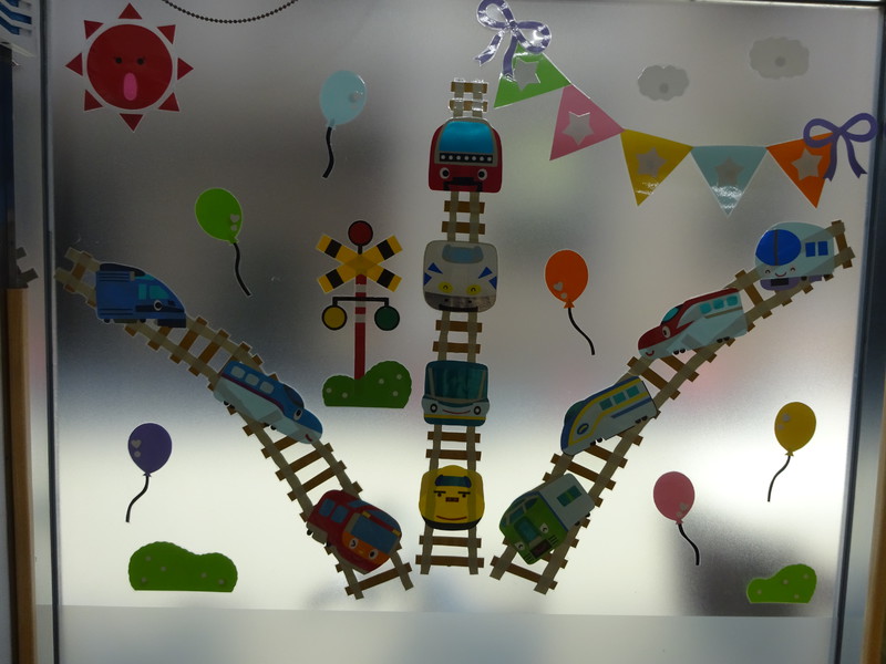 ひよこ組さんの前にはたくさんの電車🚃