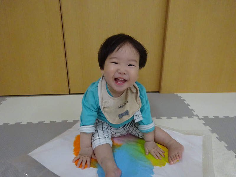 感触遊び楽しいね👐