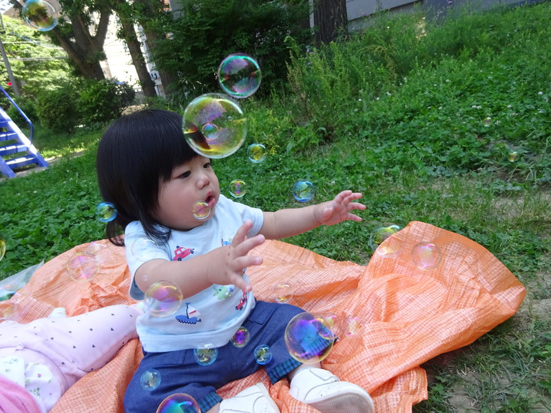 しゃぼん玉まてまてー