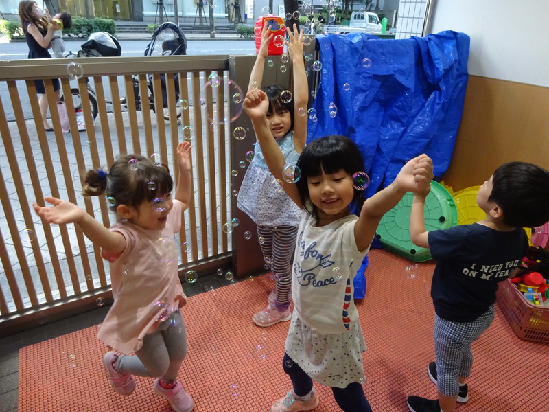 シャボン玉の嵐だー⭐