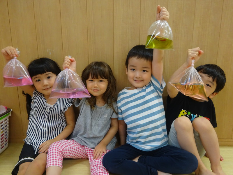 色水つくったよー🎶