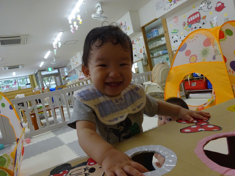 どの穴に入れようかな〜🎶