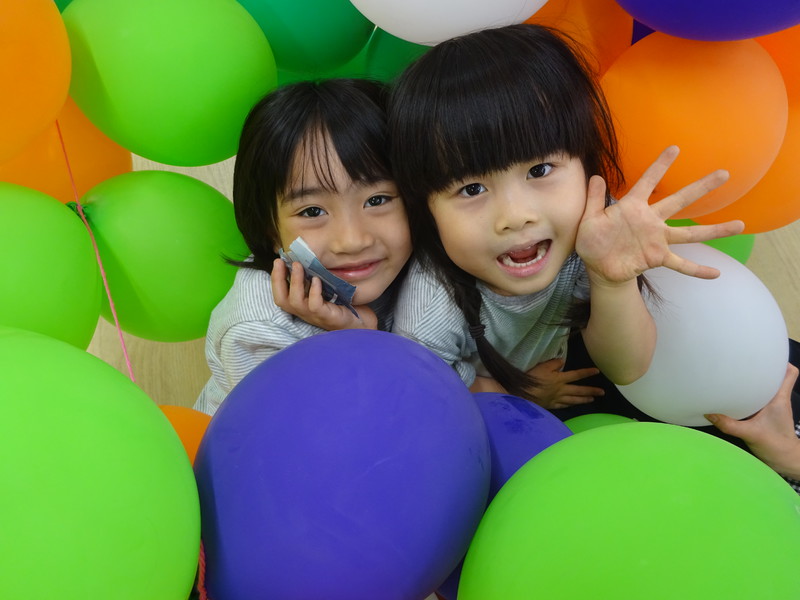 風船にはさまれたー⭐