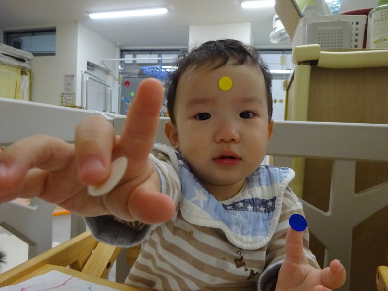 シールペタペタ♪