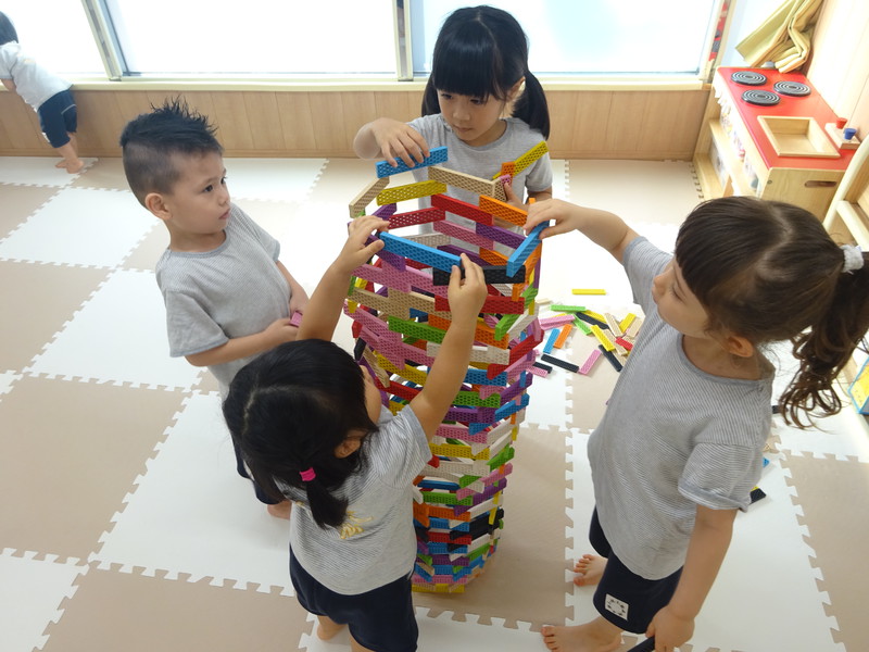 みんなで高く積んで積んで✨