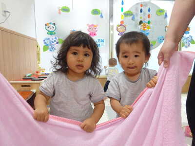  タオルでハンモック♪