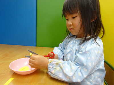  ハサミの練習中✂