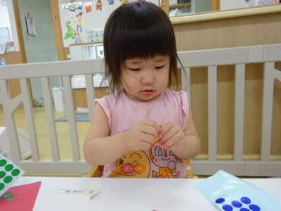  シールぺたぺた😊