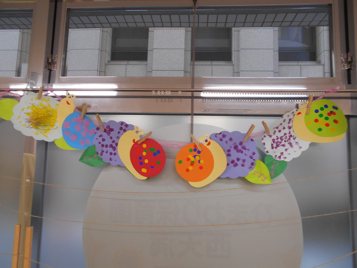 みんなのあじさい。えのぐもシールもじょうずだね