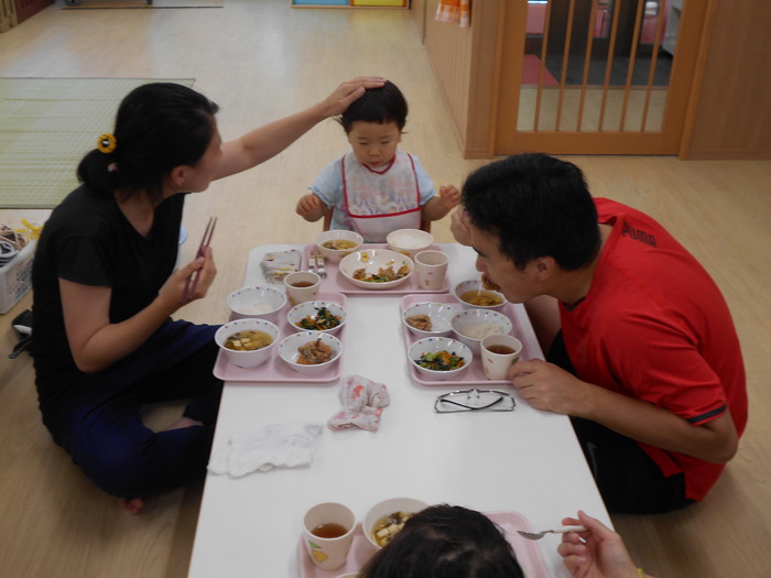 自分で食べてえらいね〜♪